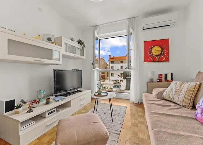 Ines 아파트 파자나